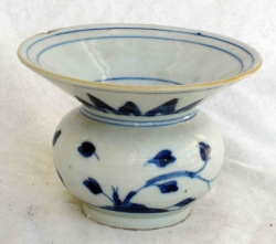 Later Qing spittoon from Nanking cargo - courtesy Glade Antiques